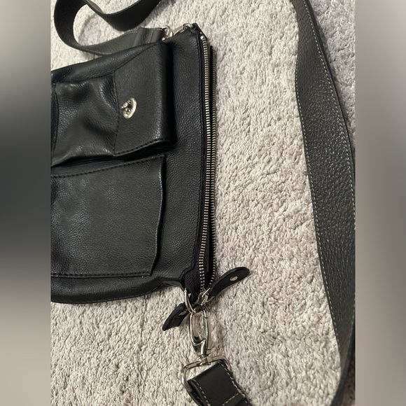 Roots - Black Leather Crossbody Side Bag Purse - Picture 8 of 15